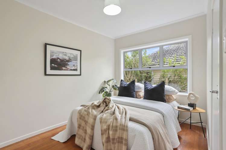 17 Golf Road New Lynn_12