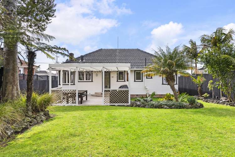 13 Ayrton Street Te Atatu South_17