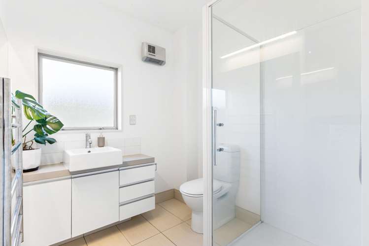 77 Saddleback Grove Karori_11