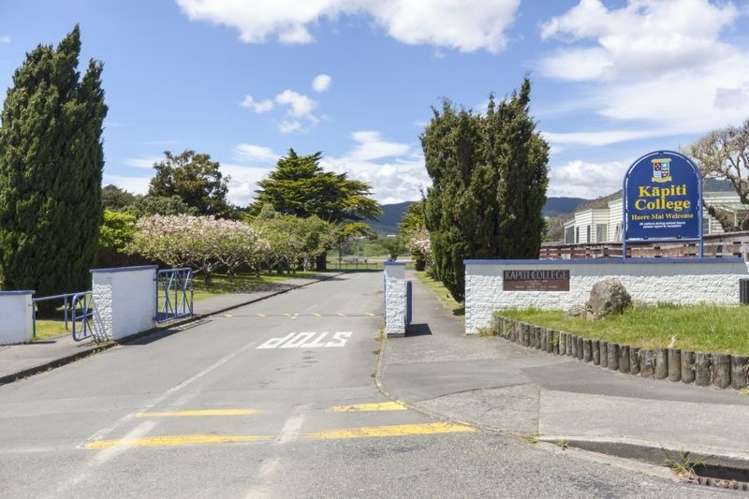 47 Menin Road Raumati South_12