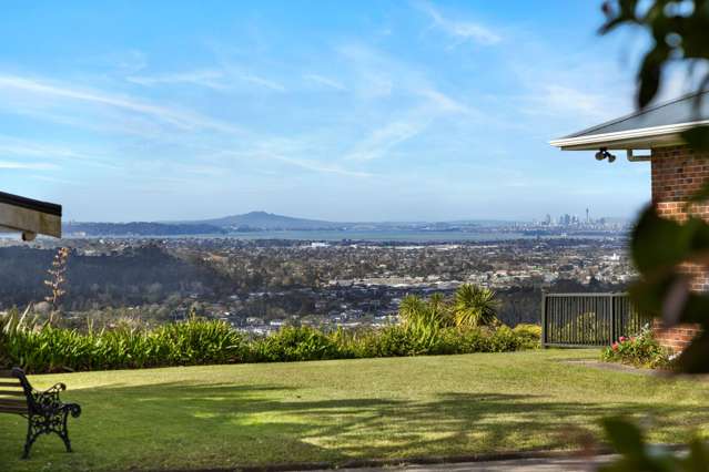 Sweeping panoramic views | versatile family living