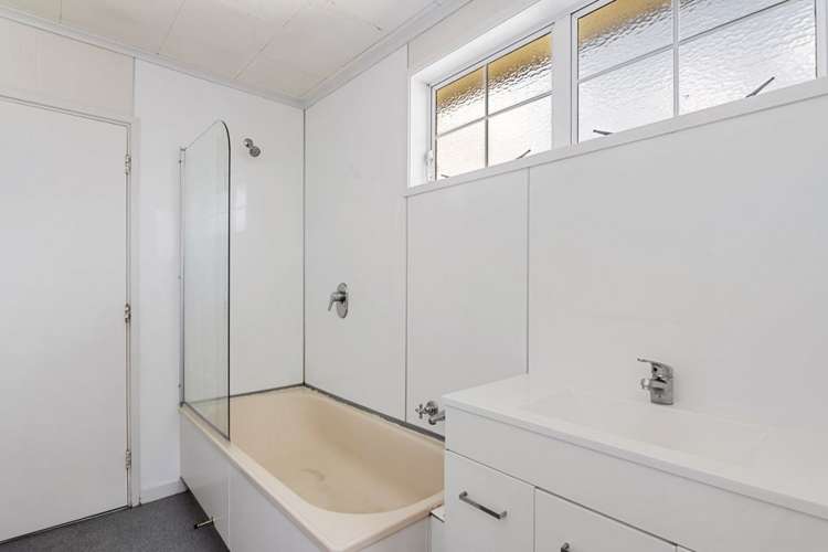 3/62a Tipahi Street Nelson South_10