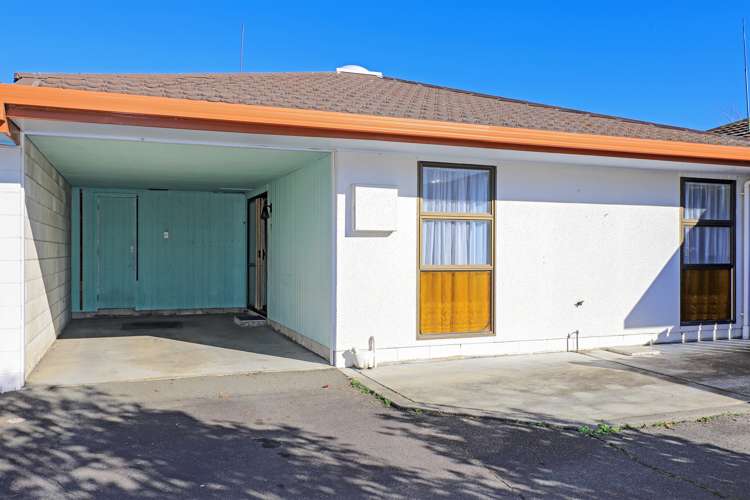 810 Queen Street West Saint Leonards_11