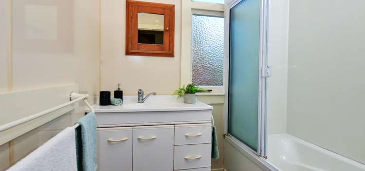 24 Te Aroha Street Hamilton East_9