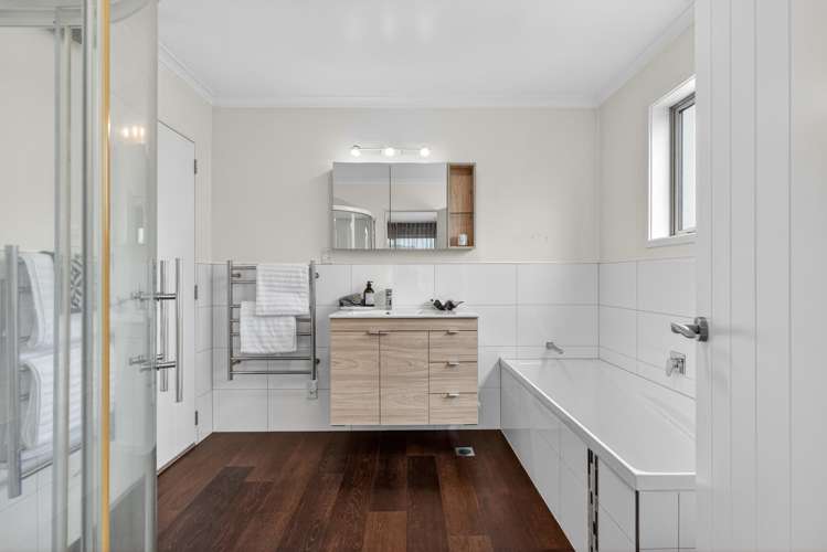 25 Latimer Way Petone_16