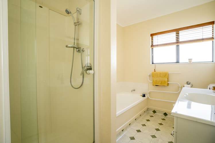 4 Claverton Grove Churton Park_7