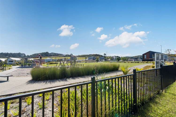 8 Paparahi Place Wainui_5