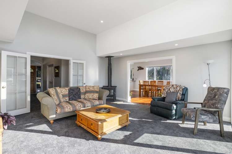27 Tui Crescent Waiatarua_8