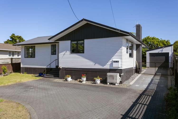 24 Tawa Street Hilltop_23
