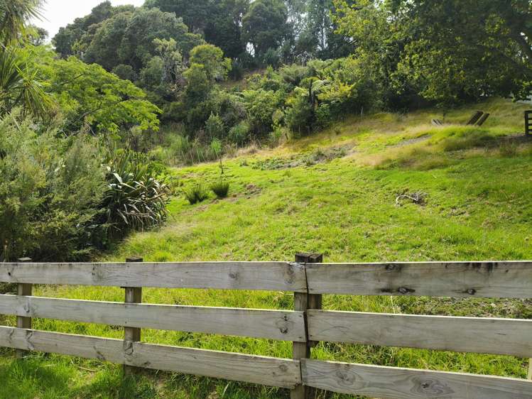 33c Landing Road Titirangi_1