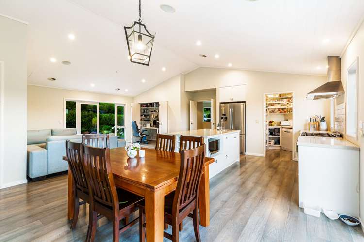 77 Whangaparaoa Road Red Beach_8