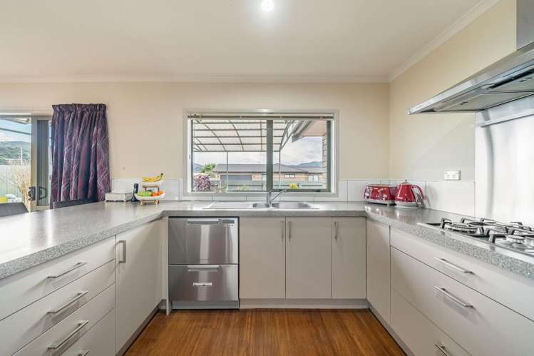 2 Fraser Colman Grove Wainuiomata_7