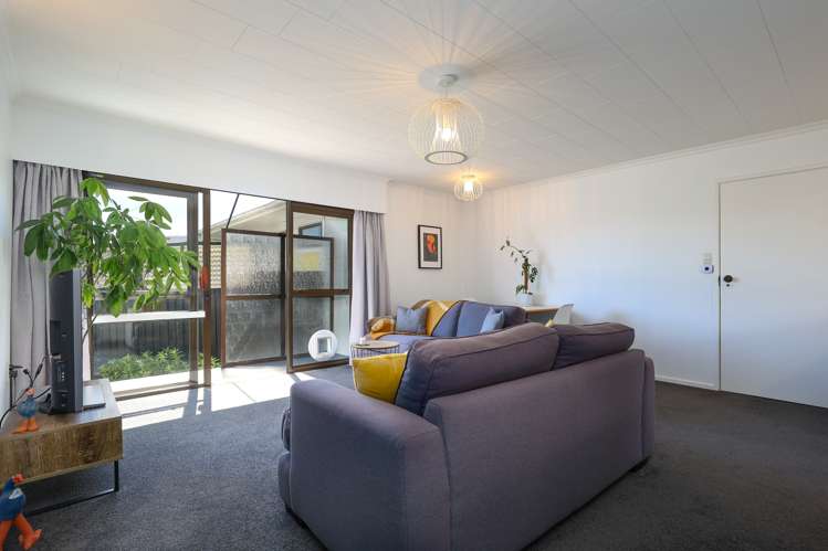 2/7 Jellicoe Avenue Stoke_6