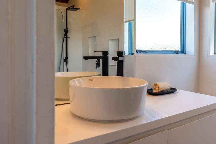 8 Dickson Road Surfdale_31