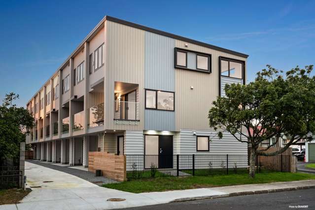 1/11 Hereford Street Te Atatu Peninsula_1