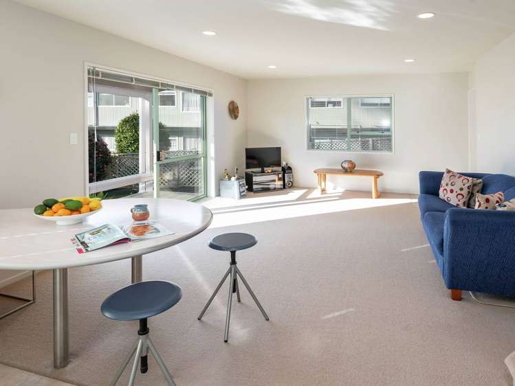 2/30 Uxbridge Road Mellons Bay_2