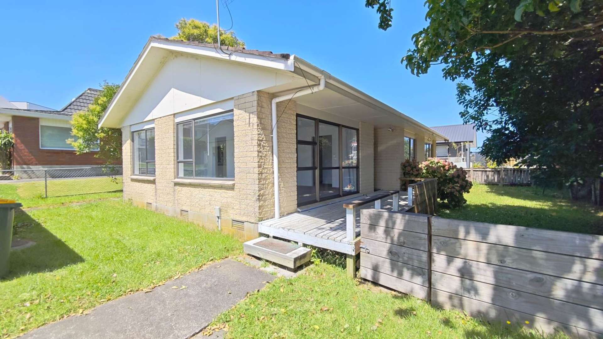 2/12 Kaipatiki Road Glenfield_0