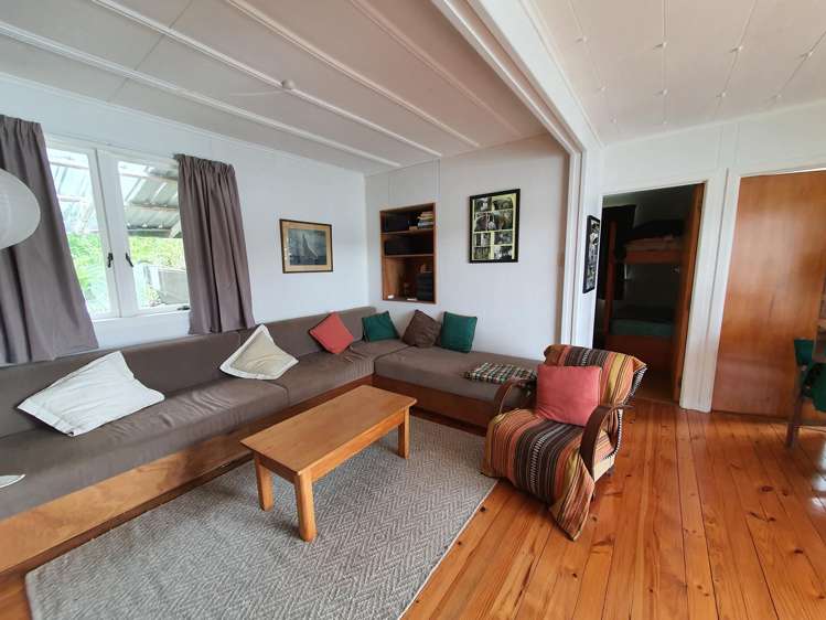 219-222/DP7675 Bon Accord Harbour Kawau Island_6