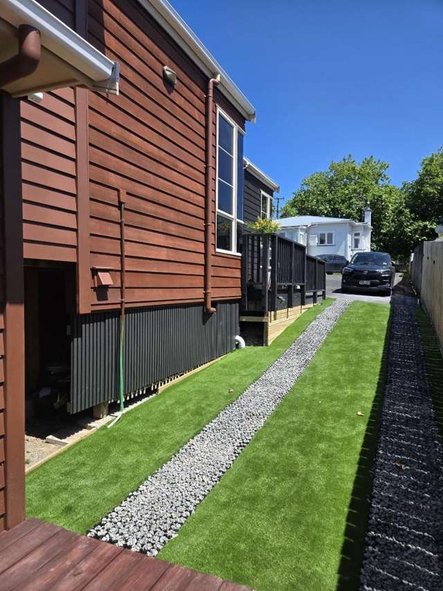 Single level , Easy Living - No Lawns