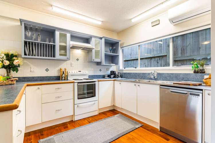 2/4 Arkles Strand Arkles Bay_13