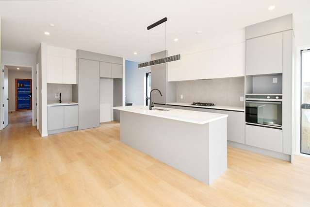 Modern Family Living in the Heart of Karaka