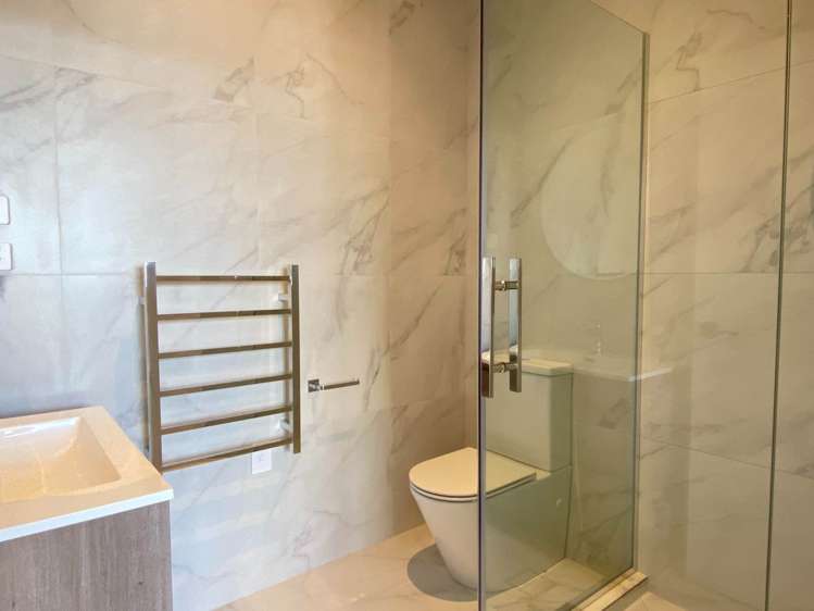 6/12 Onewa Road Northcote_10