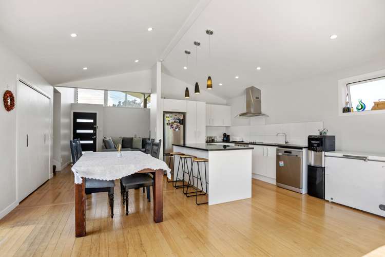 18 Farnborough Crescent Mangere_7