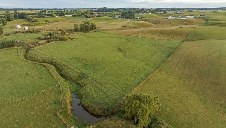 68 Cemetery Road Sanson_16