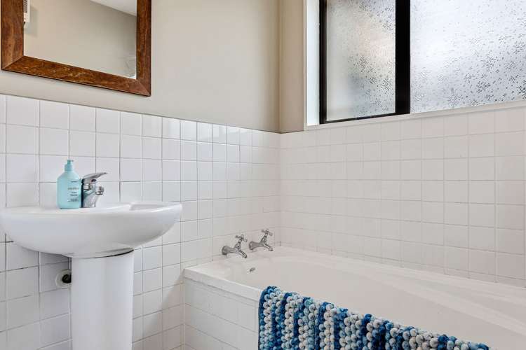 2/64 Neill Street Hornby_8