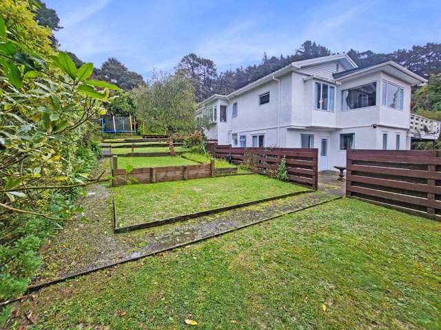 Sunny & Elevated 2 Bedroom home plus 1 bedroom flat