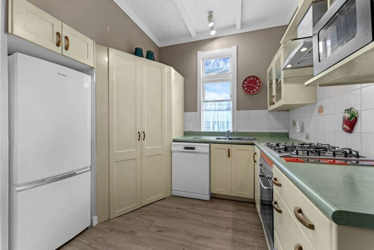 152 White Swan Road_2