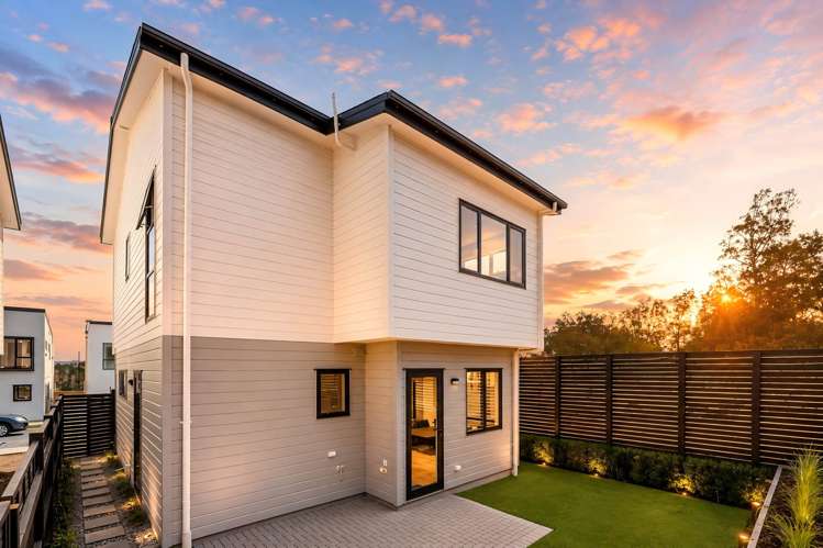 17 Greenbrier Street Westgate_16