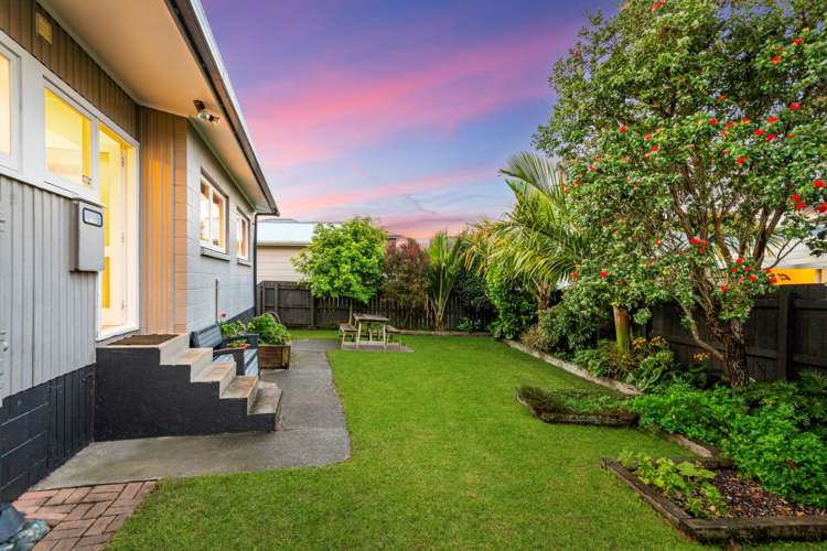1 Dawnhaven Drive Te Atatu Peninsula_10