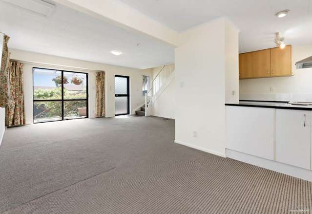 2/152 Aviemore Drive Highland Park_3