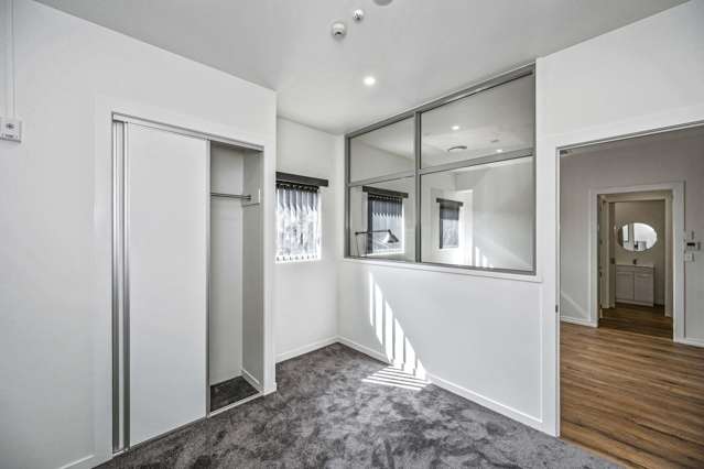 Versatile work-live unit