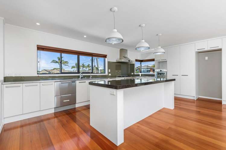 1/19 Seaview Road Castor Bay_5