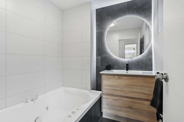 257 Golf Road Titirangi_18