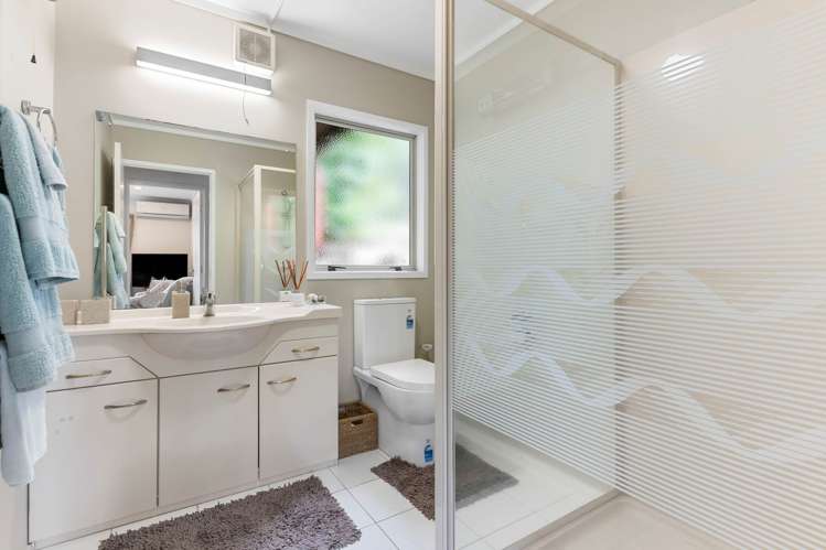 14 Longfellow Parade Glen Eden_17