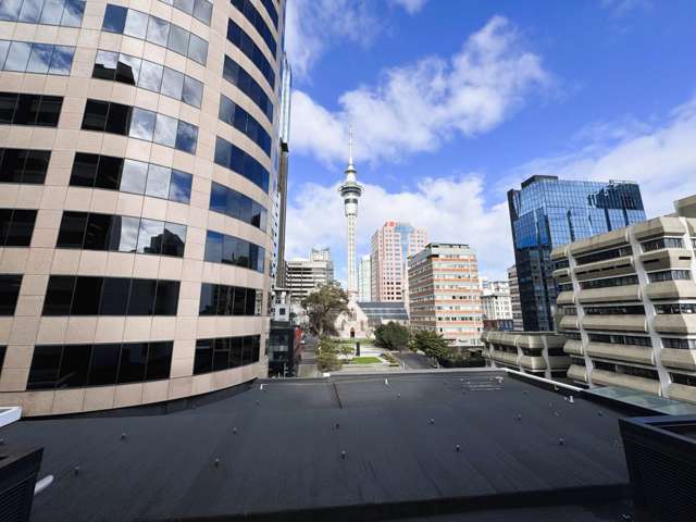 Live in the Heart of Auckland