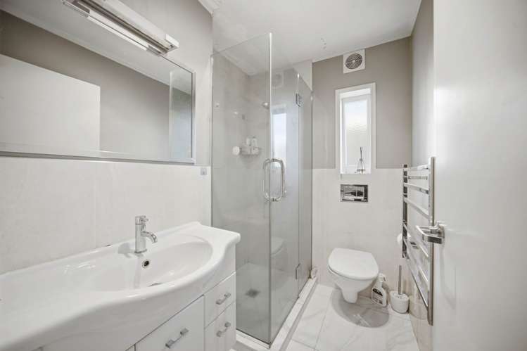 1 Churchill Road Murrays Bay_26