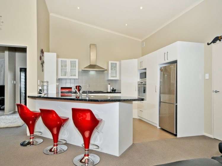 92 Farnborough Drive Grandview Heights_6