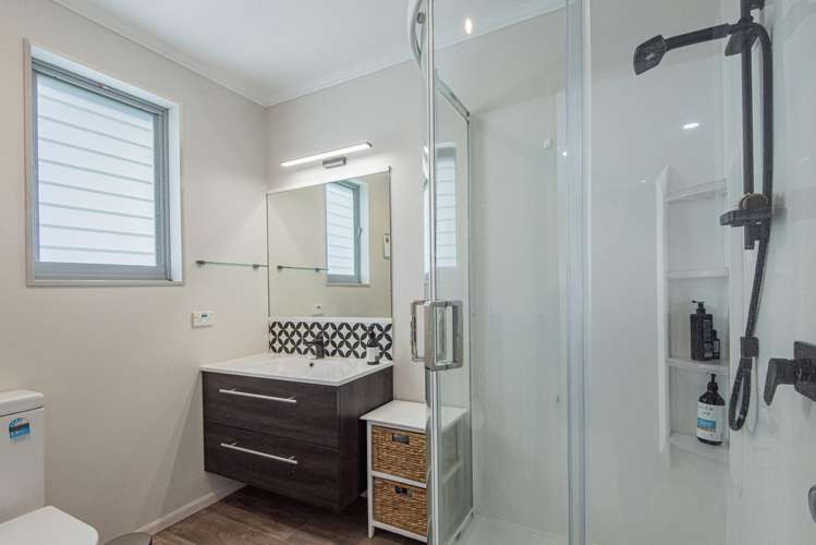 6 County Lane Te Kamo_13