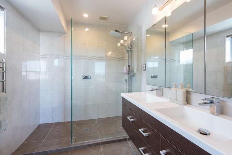 23 Valhalla Drive Richmond_11