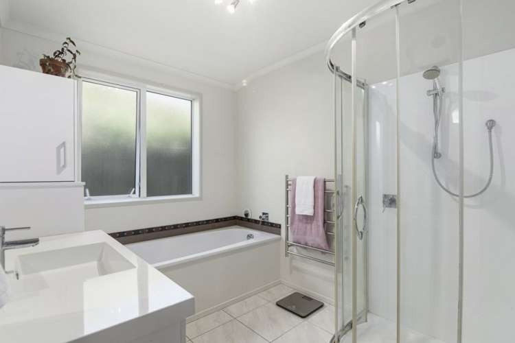 74 Washbourn Drive Richmond_15