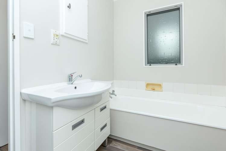 170 High Street South Carterton_15