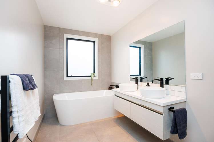 4 Sardinia Grove Fitzherbert_16