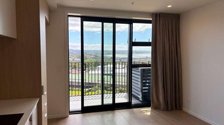 105/2B Te Ara Taurapa Point Chevalier_13