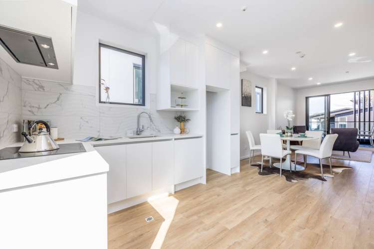 2/54 Taharoto Road_4