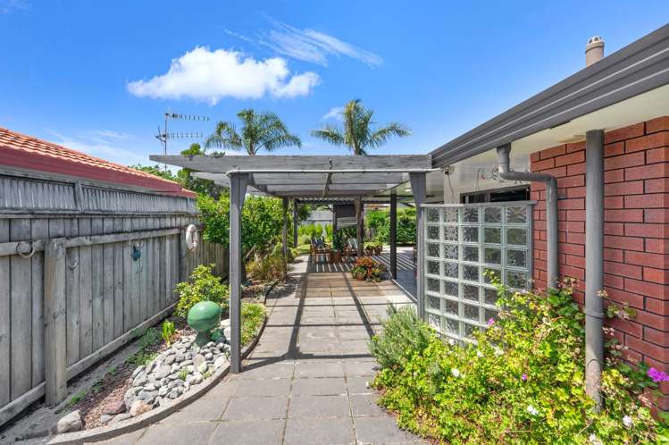 10 Bishops Close Greenmeadows_16