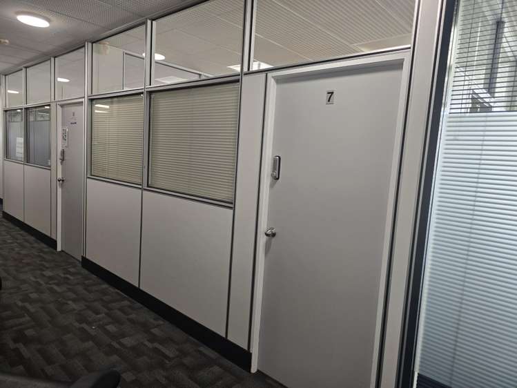 Office 7/14-18 Seddon Street_0